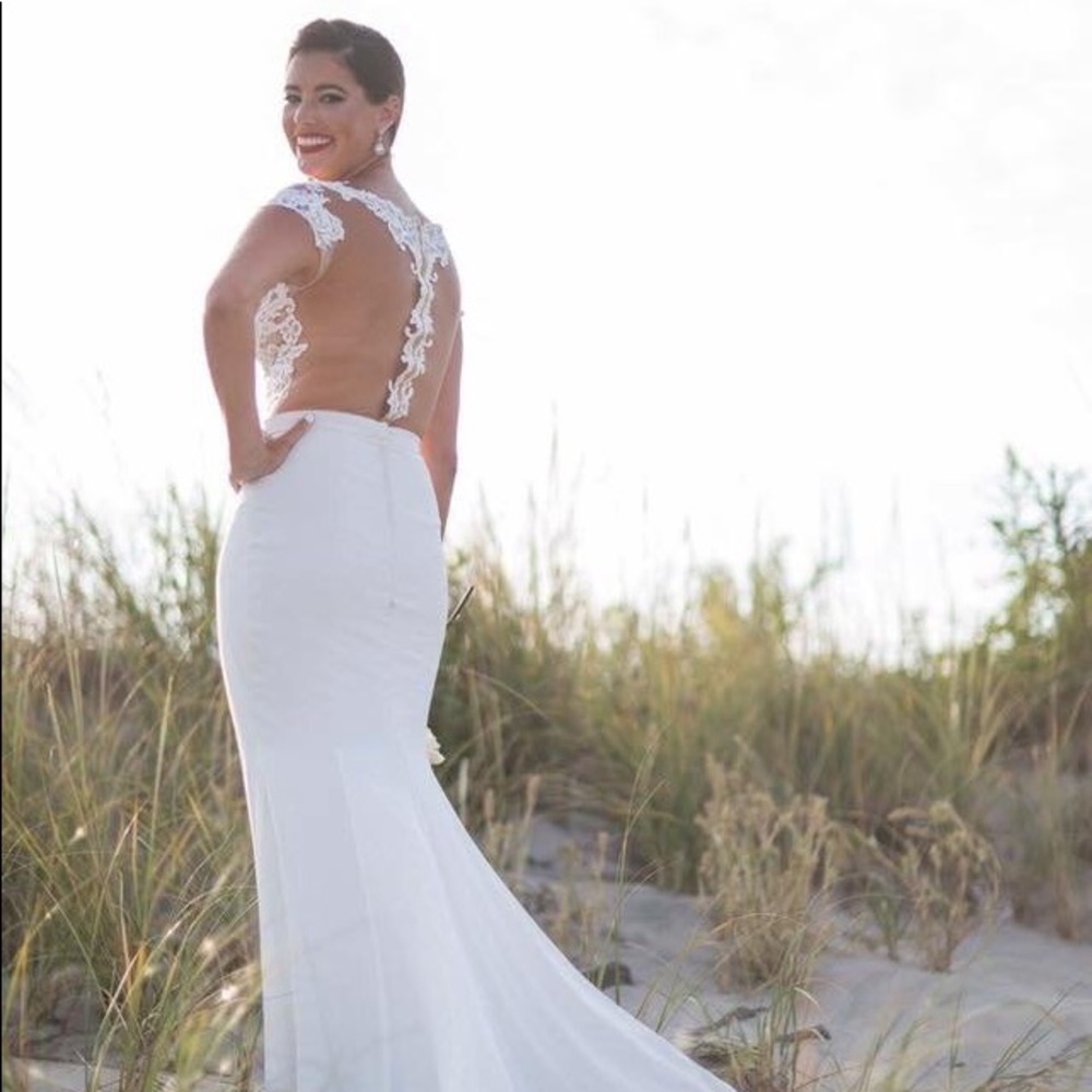 Berta | GORGEOUS wedding dress!! Retail $8,000!!! - Picture 4 of 6
